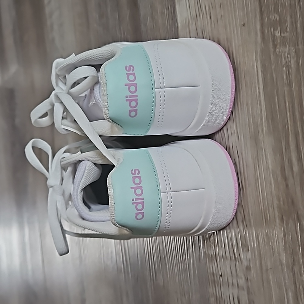 Adidas - Picture 2 of 8